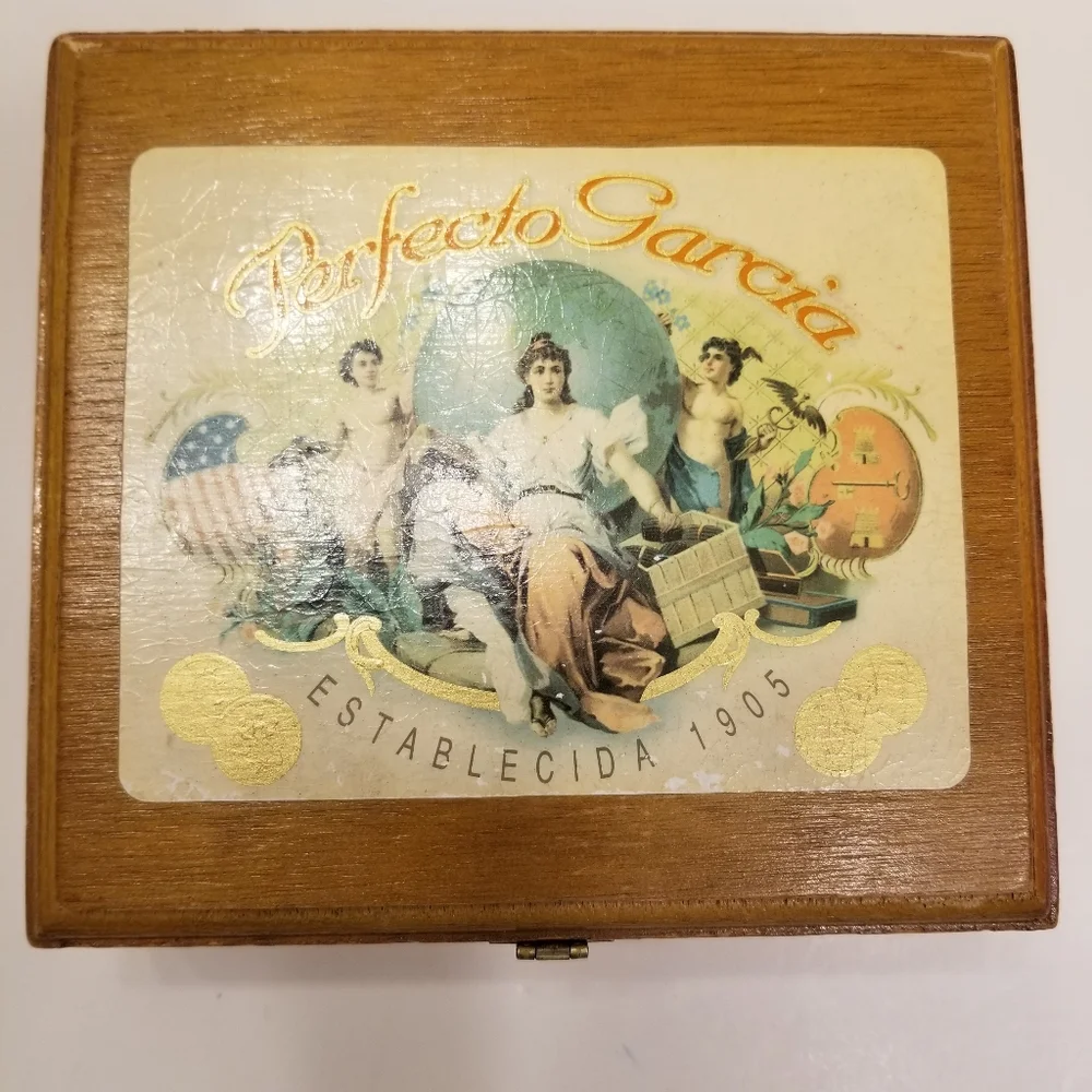 EMPTY Collectible Elegant wooden cigar box with a Perfecto Garcia label